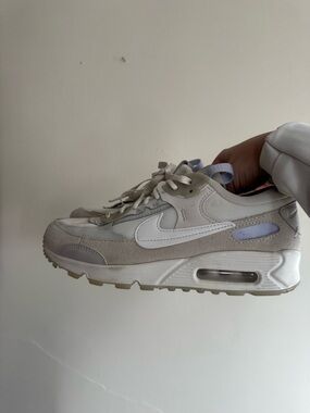 Nike White & Light Lavender Air Max Sneaker